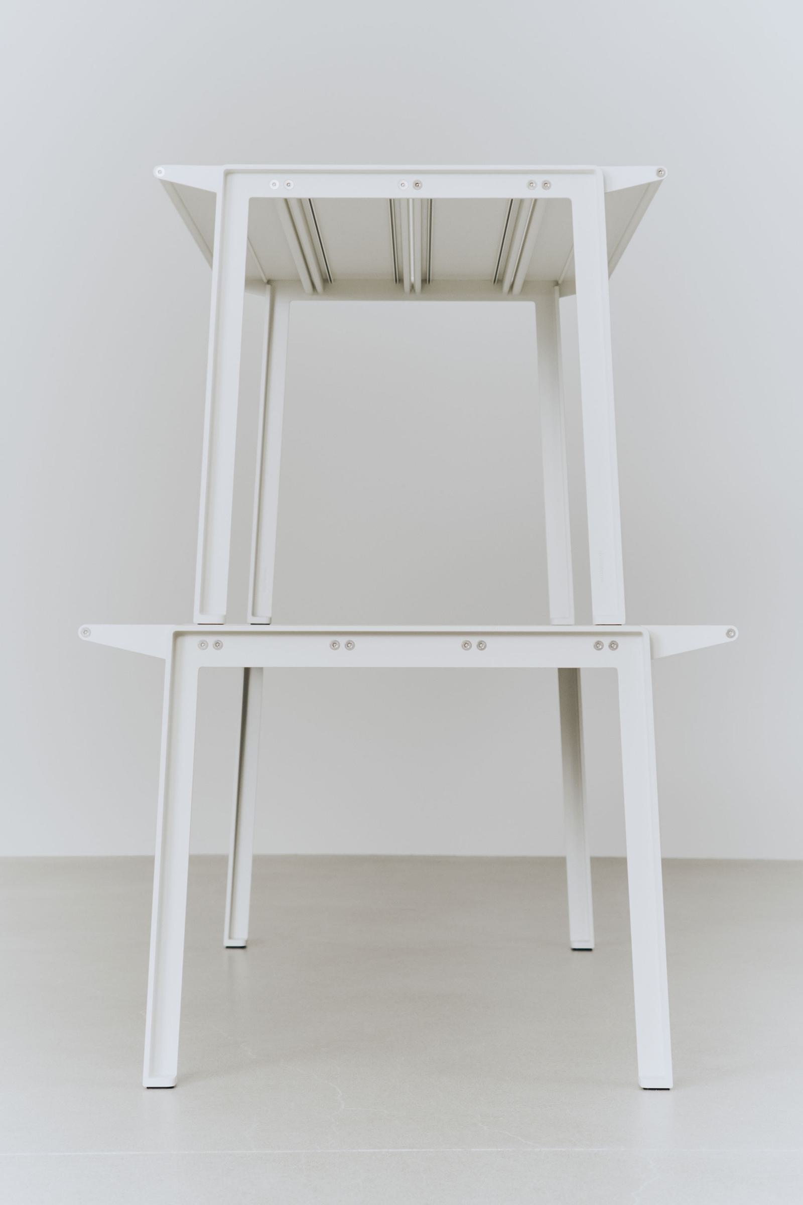 Basic Table - Landscape Forms