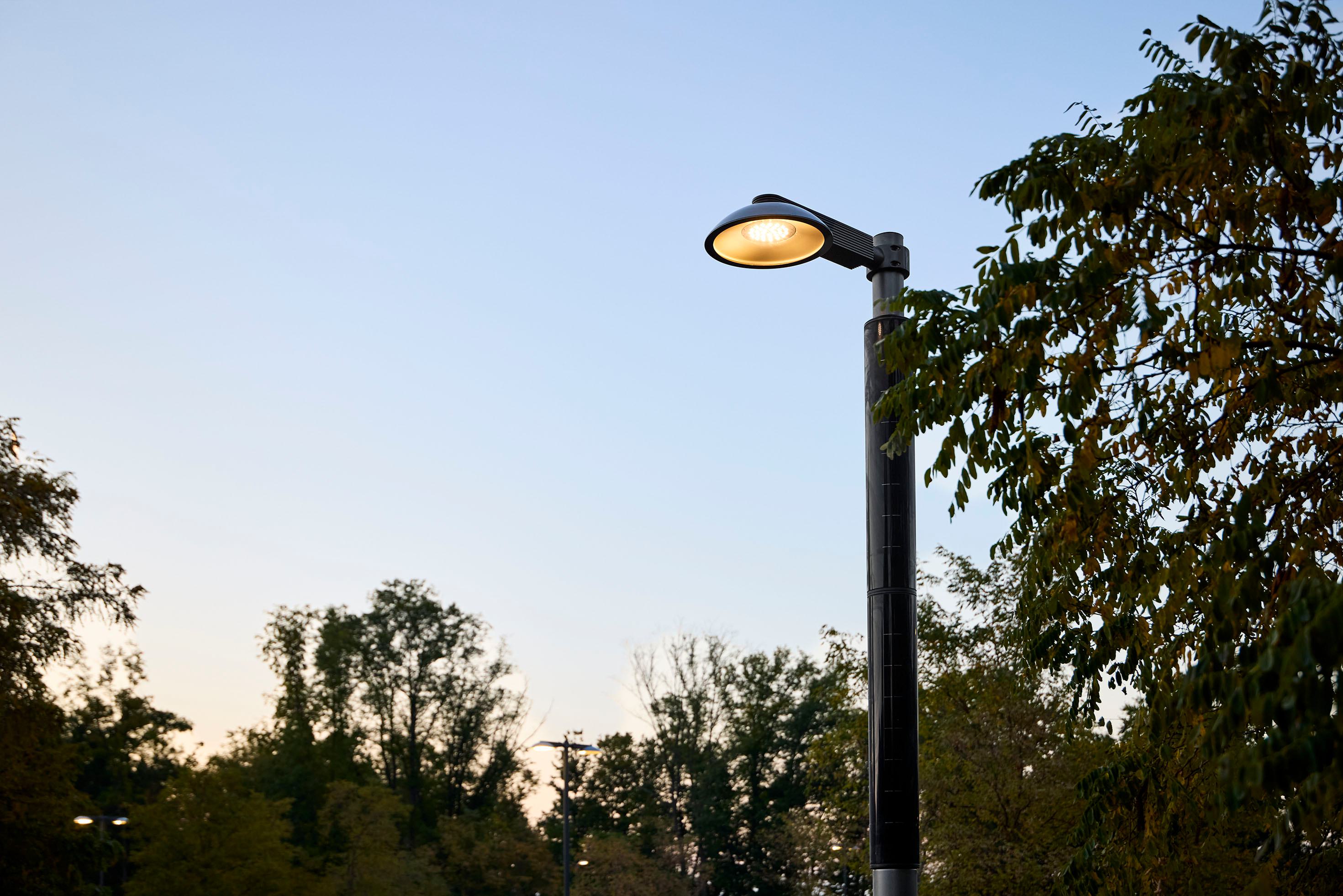 LEO 360 Solar Area Light