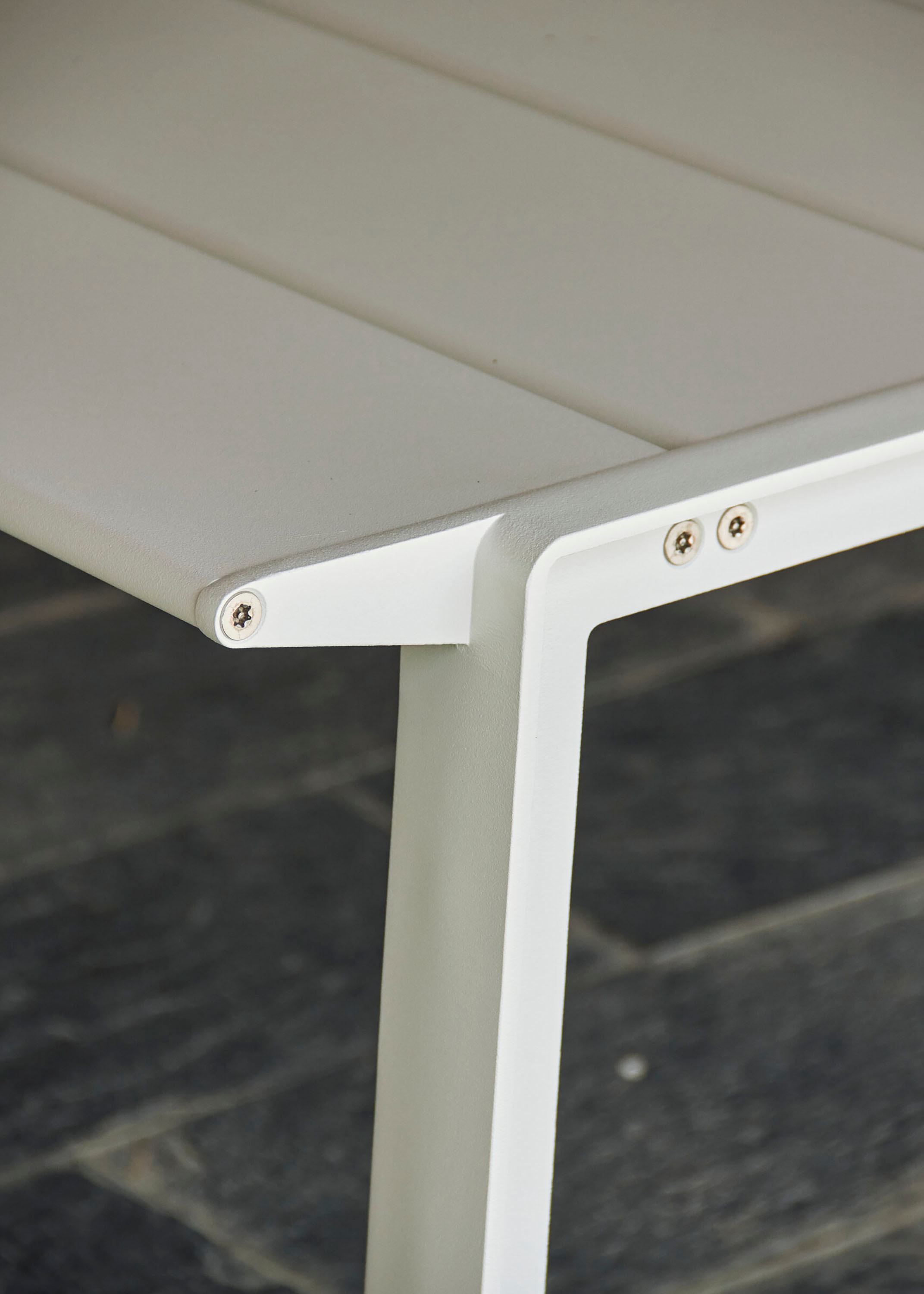 Basic Table - Landscape Forms