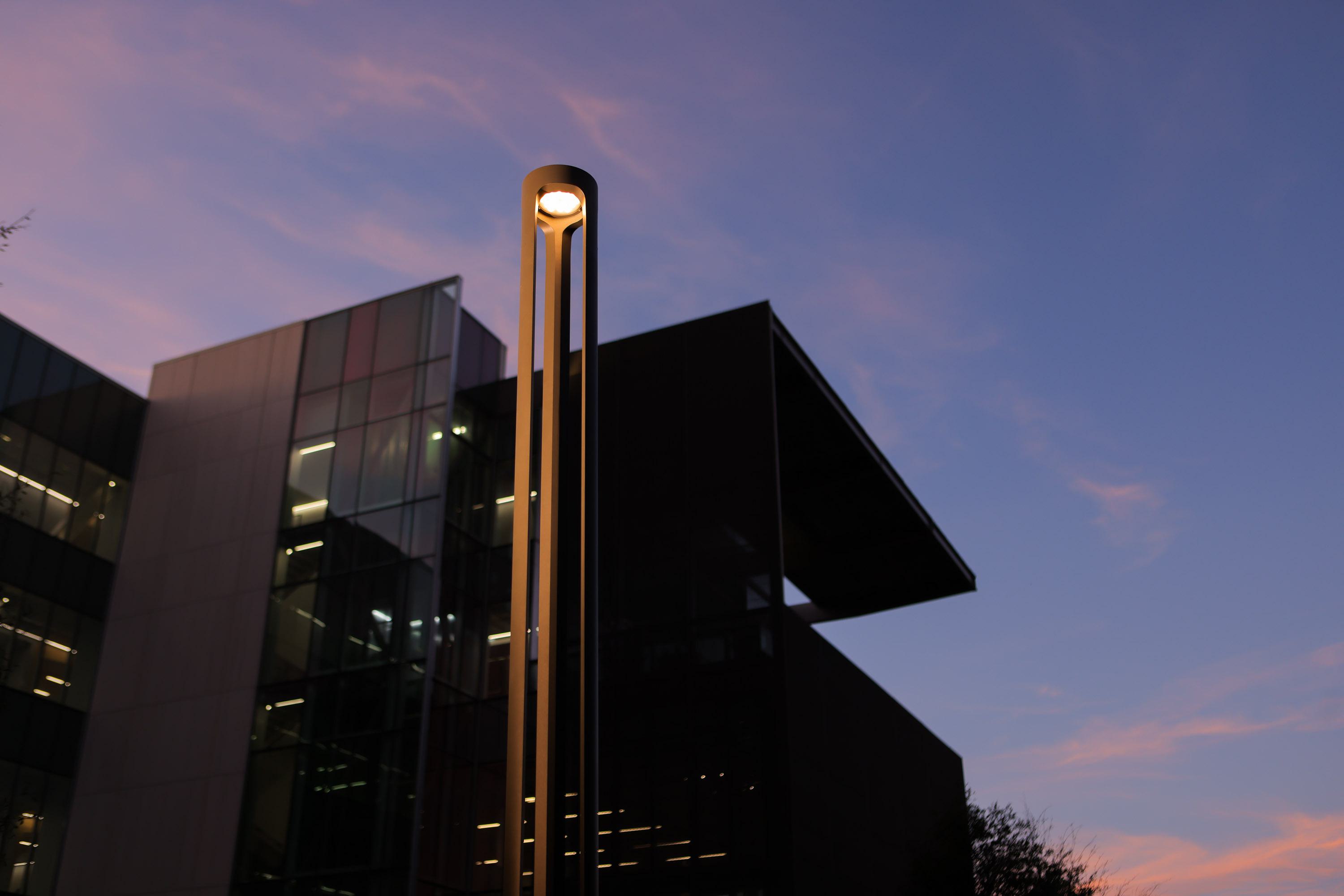 Outline Column Light - Landscape Forms
