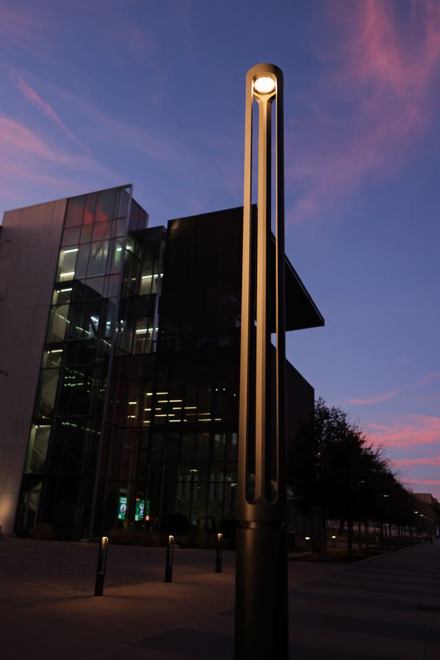 Lighted Column Example Outline Column Light - Landscape Forms