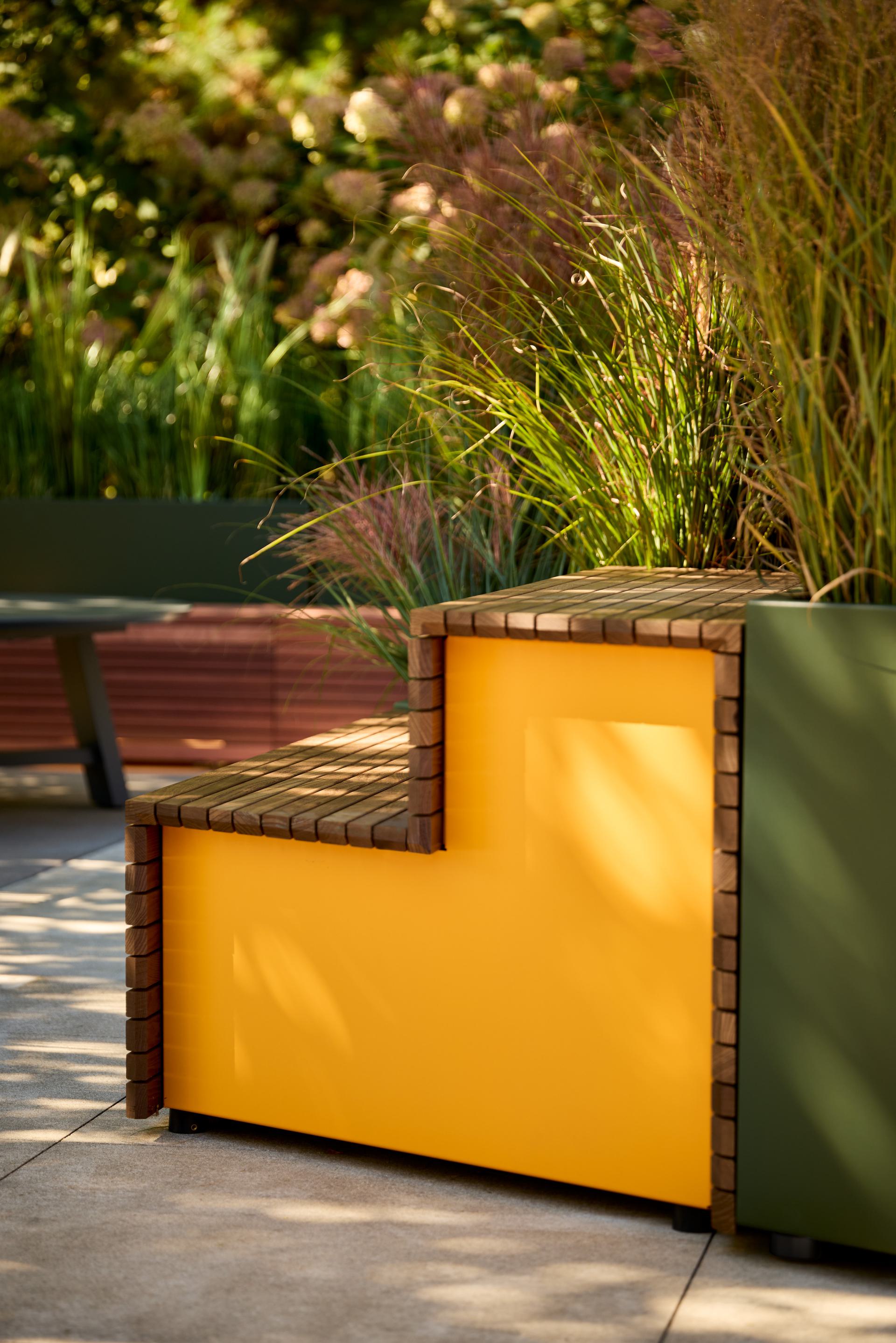 Parallel 42 Terraced Bench - Landscape Forms